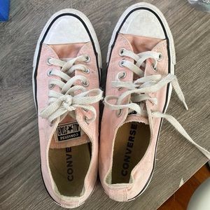 Pink low converse